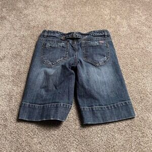 SHANK BUCKLE BACK LOW RISE DENIM SHORTS